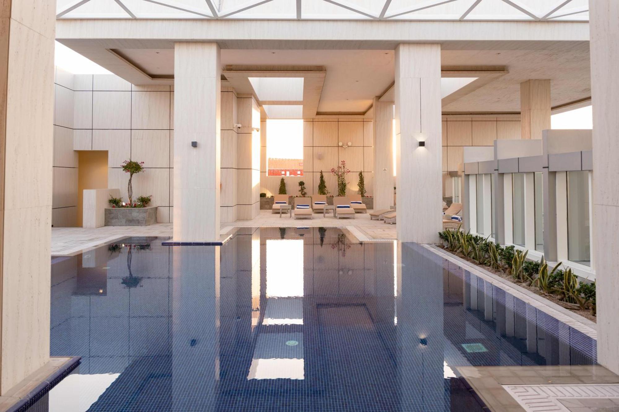 Millennium Place ドーハ エクステリア 写真 The pool at the 1018